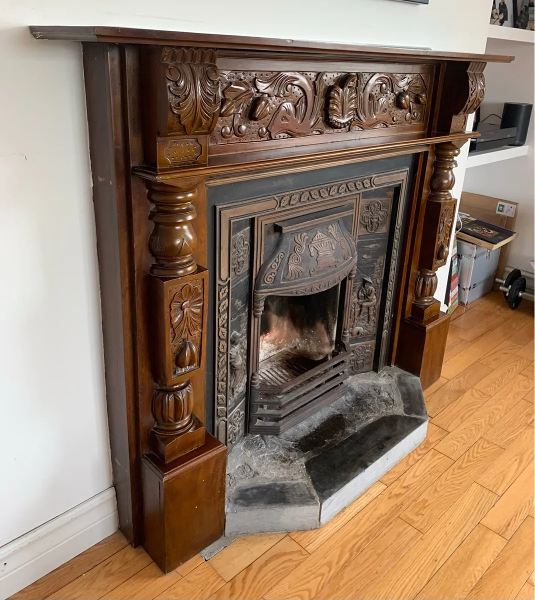 Wooden fireplace and cast iron insert - Image 2