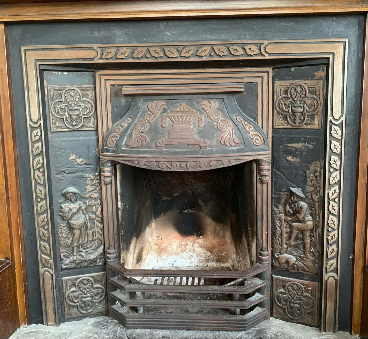 Wooden fireplace and cast iron insert - Image 3