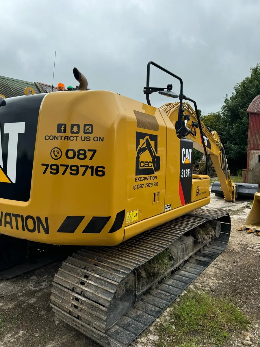 13 ton track machine for hire - Image 1