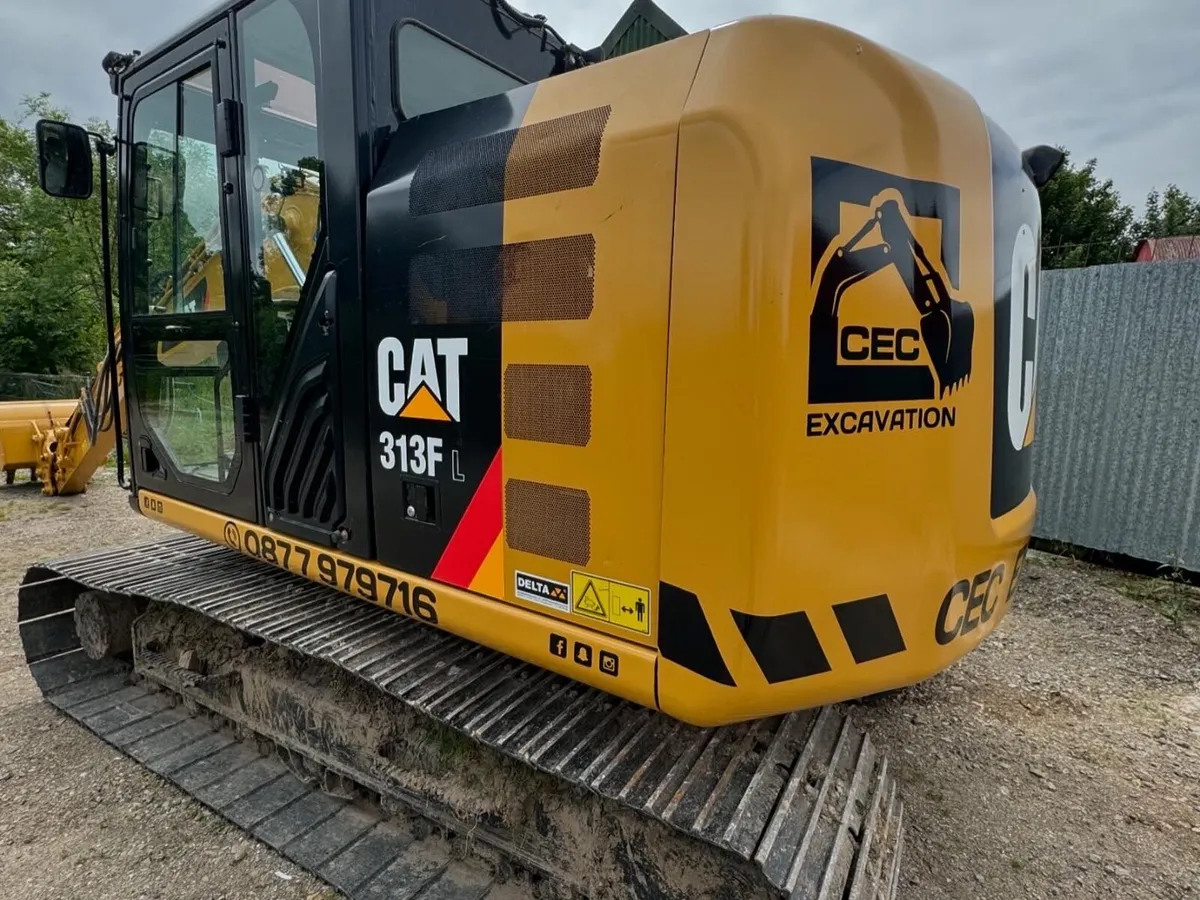 13 ton track machine for hire - Image 2