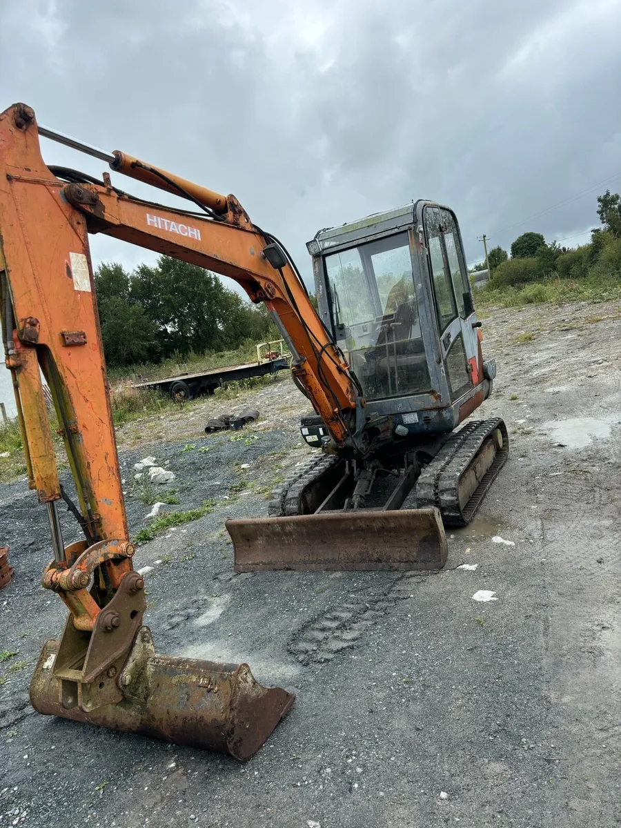 Hitachi zaxis 35 mini digger 2005 - Image 1