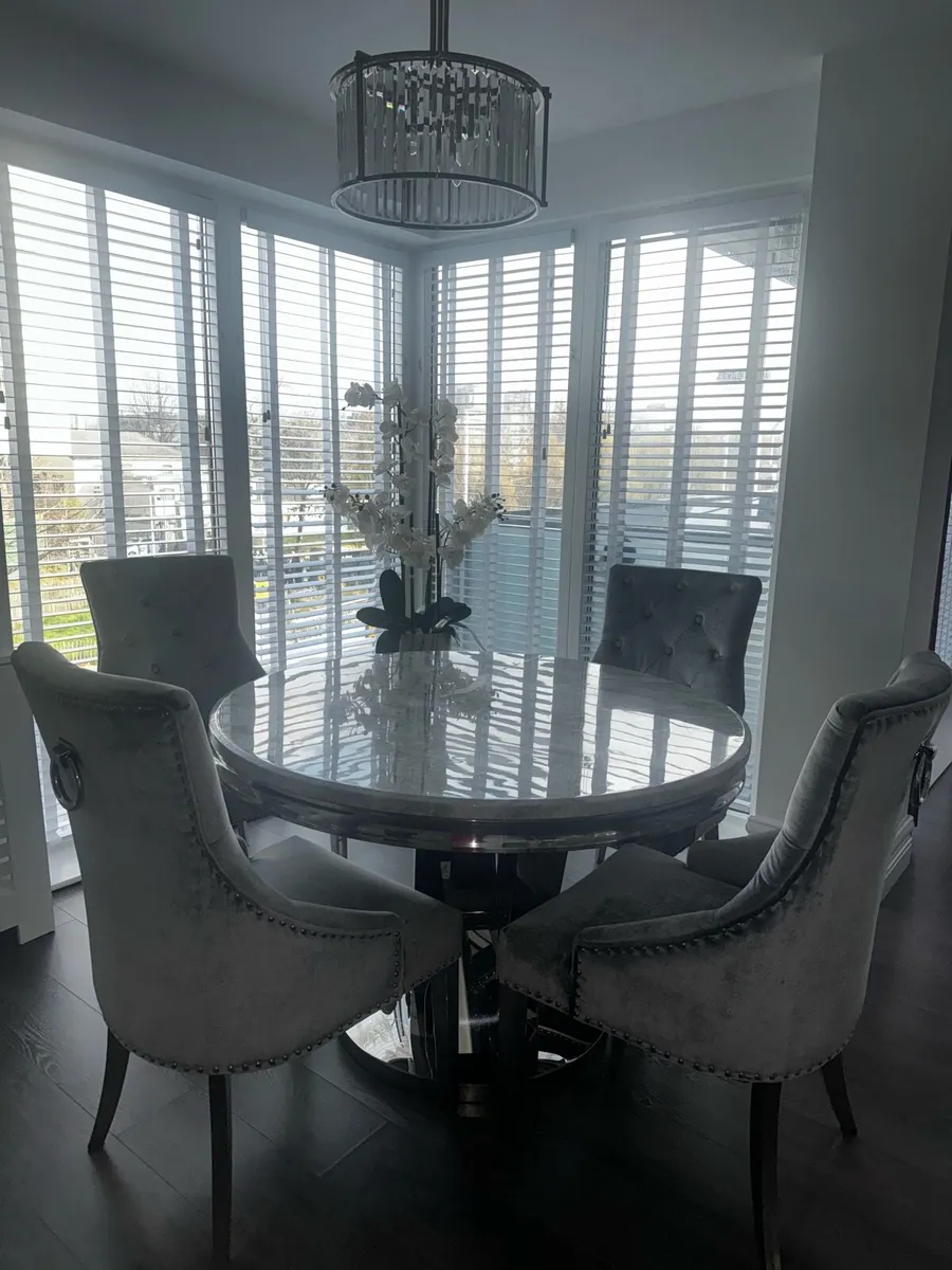 Dining table and chairs - Image 2