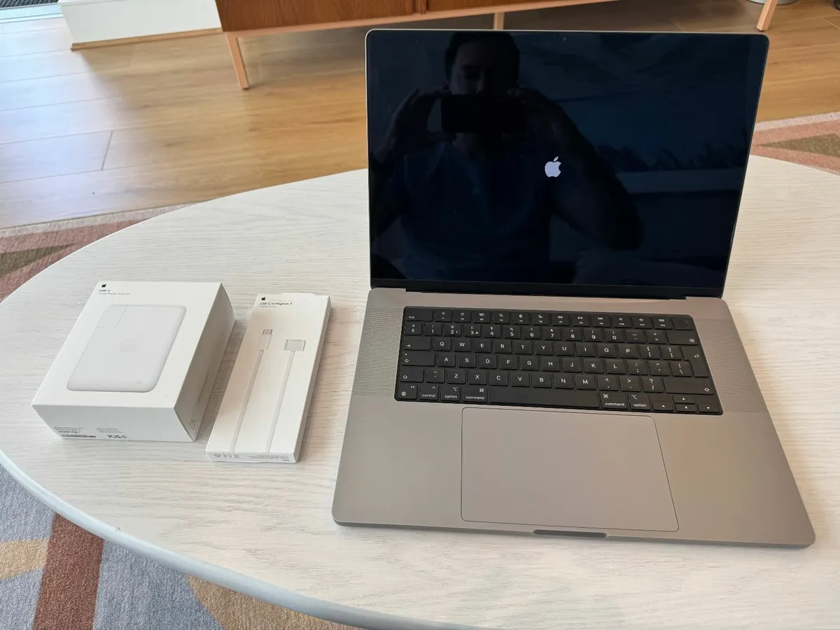 Apple MacBook Pro 16-inch -M1 Max / 64GB RAM / 8TB - Image 2