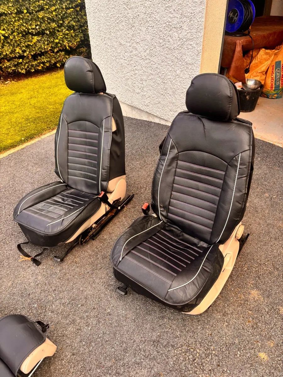 Golf mk7 seats and side parts - Image 2