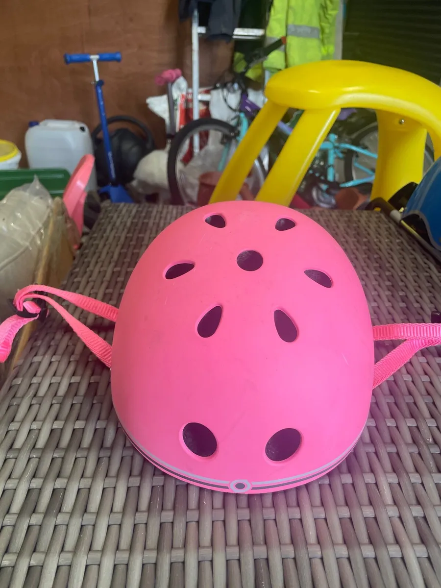Girl’s ‘Globber’ helmet - Image 1