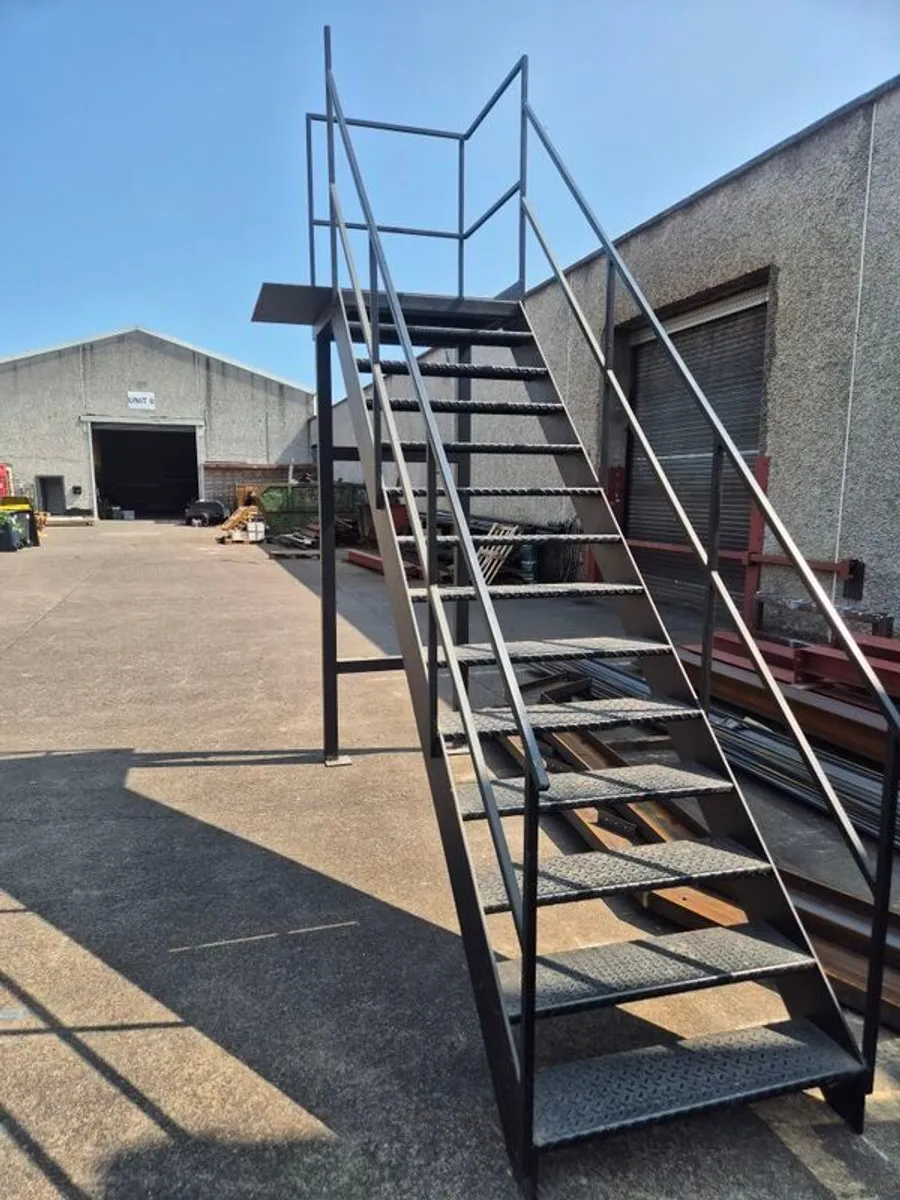 Steel staircase - Image 3
