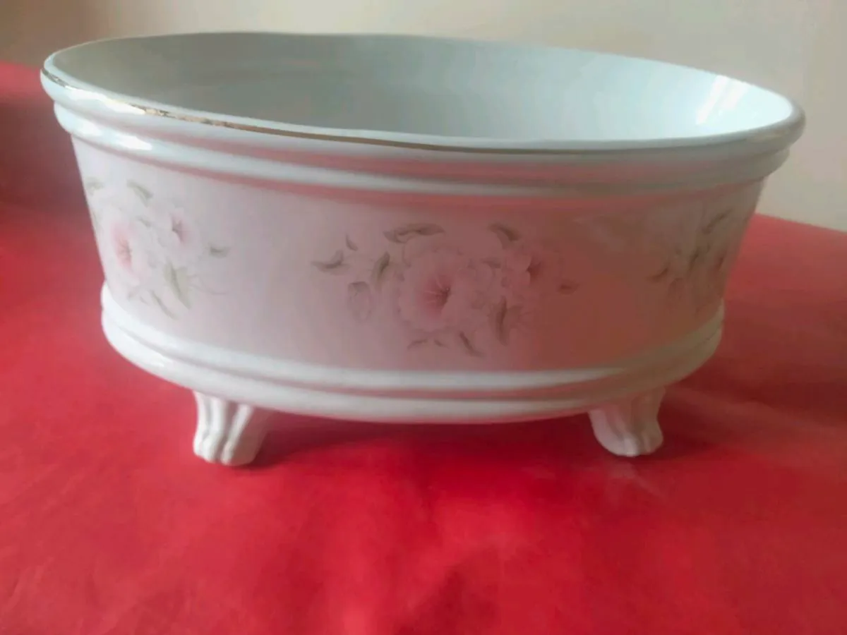 Plant pot - Image 1