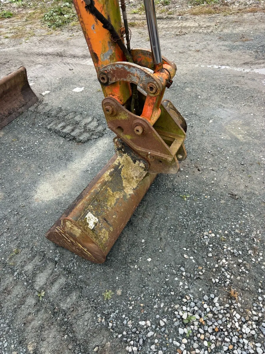 Hitachi zaxis 35 mini digger 2005 - Image 4