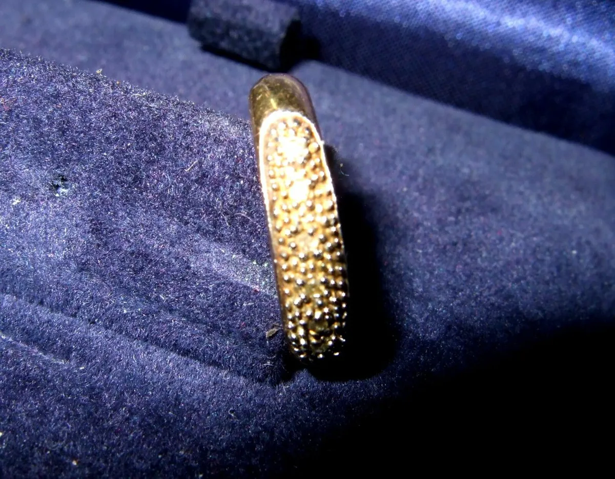 Vintage 9ct Gold Ear Cuff Set With 5 Diamonds - Image 2