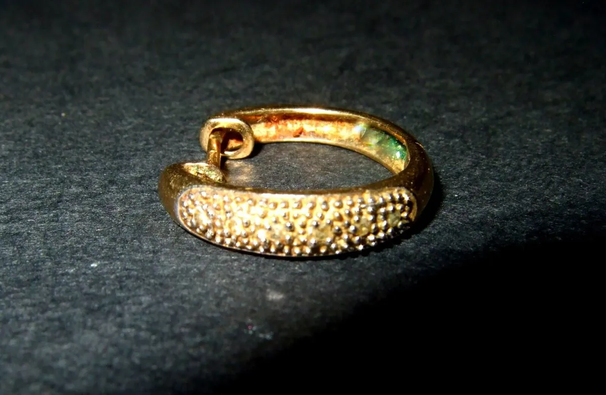 Vintage 9ct Gold Ear Cuff Set With 5 Diamonds - Image 3