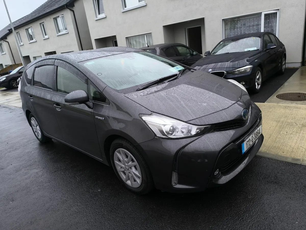 Toyota Prius 2017 - Image 1