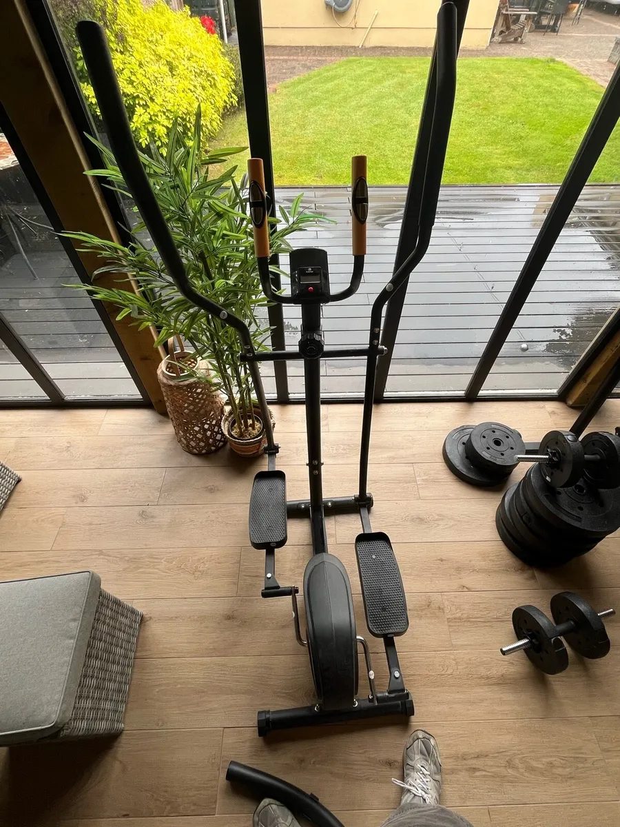 BodyStyle M5340 Elliptical Machine - Image 1