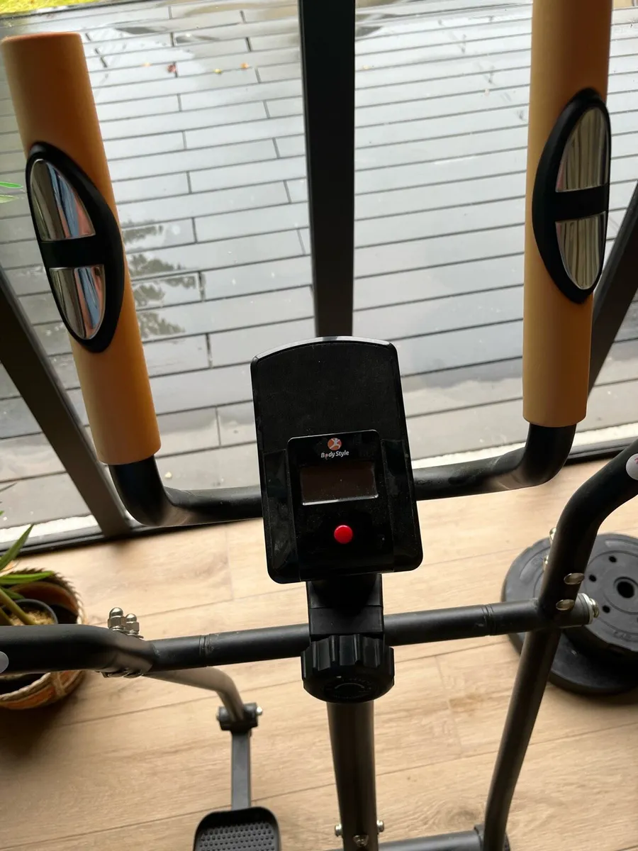 BodyStyle M5340 Elliptical Machine - Image 4
