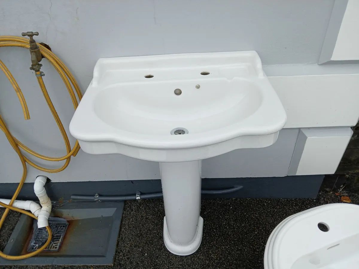 Wash hand basin - Image 1