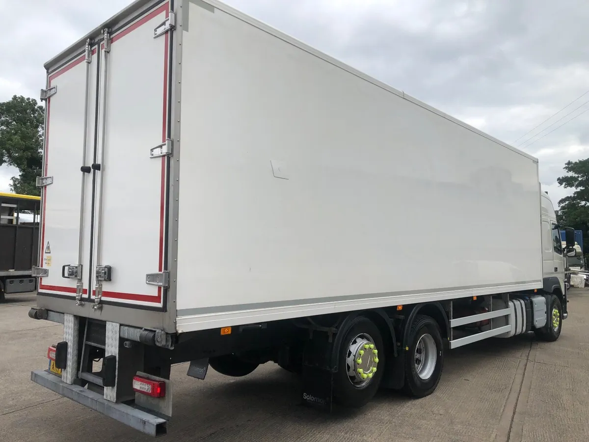 2017 Volvo fm 6x2 29ft fridge - Image 4