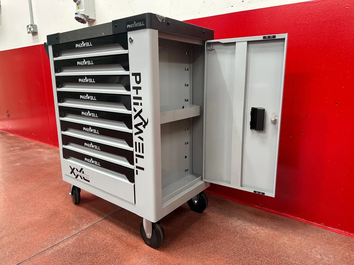 8 Drawer Tool Cabinet c/w Tools **Online Auction** - Image 4