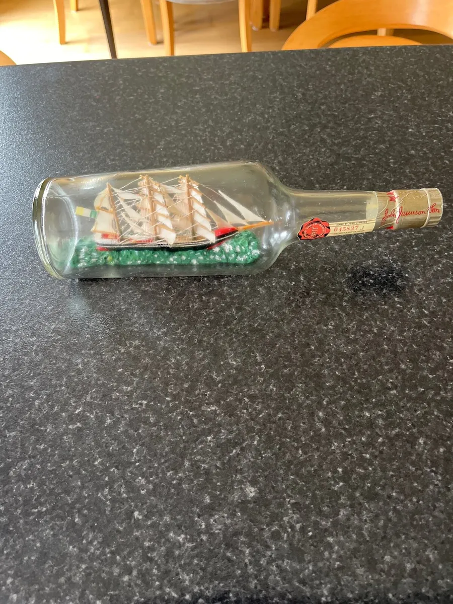 Ship in bottle - Image 1