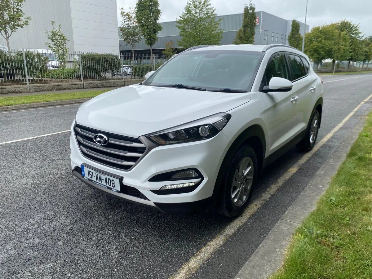 Hyundai Tucson 2016 WHITE WITH LEATHER - Image 3