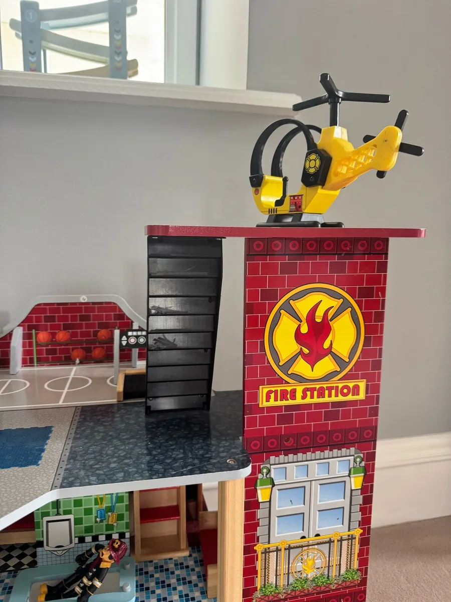 Kidkraft Deluxe Fire Station Playset - Image 3