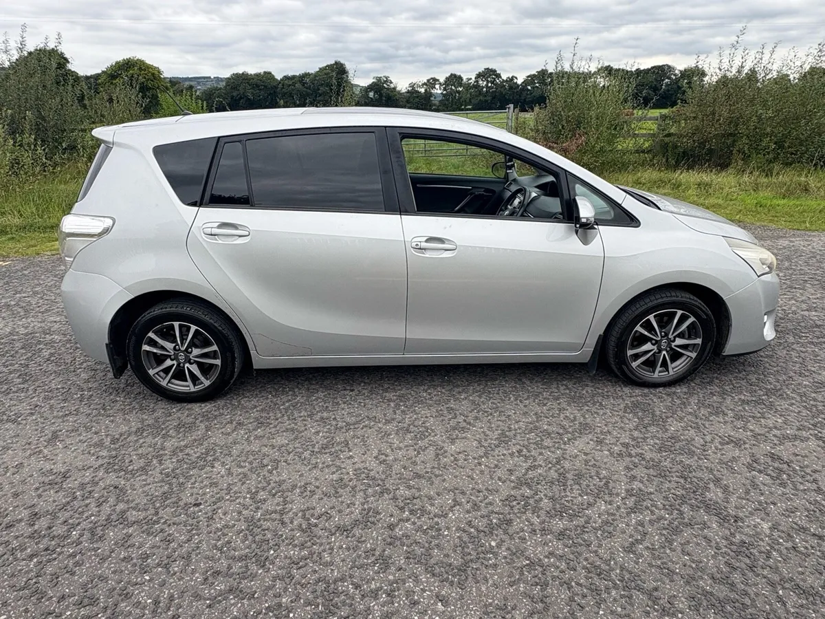 2014 141 TOYOTA VERSO 7 SEATER HIGH SPEC - Image 2