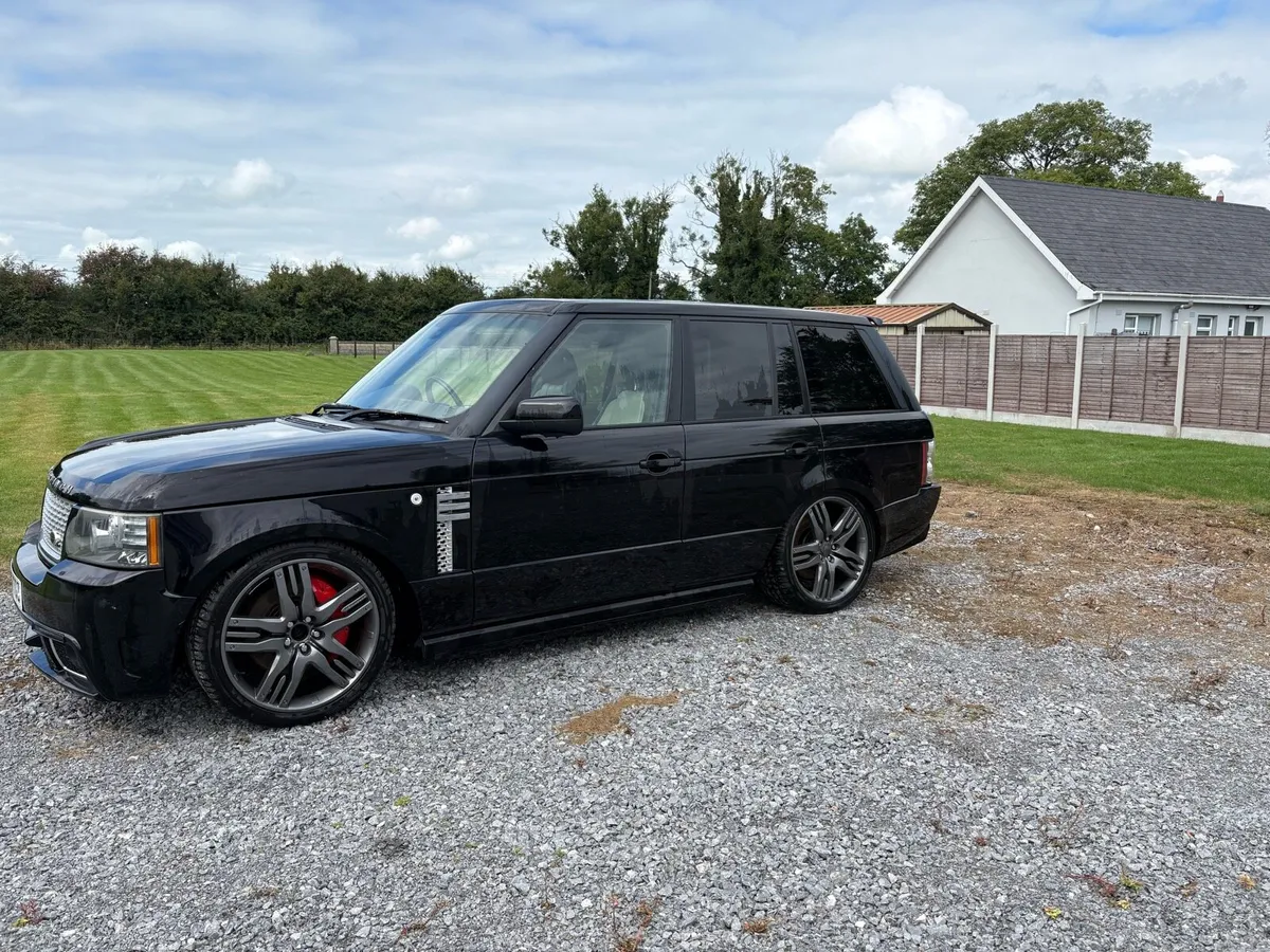 Range Rover Autobiography Black 4.4TDV8 Overfinch - Image 1
