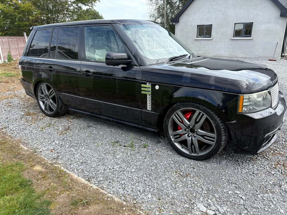 Range Rover Autobiography Black 4.4TDV8 Overfinch - Image 3