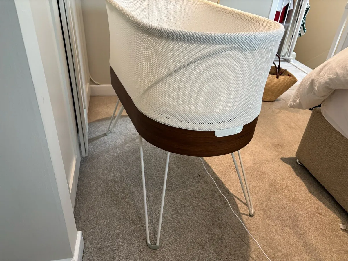 Snoo Smart Baby Crib Excellent Condition - Image 2