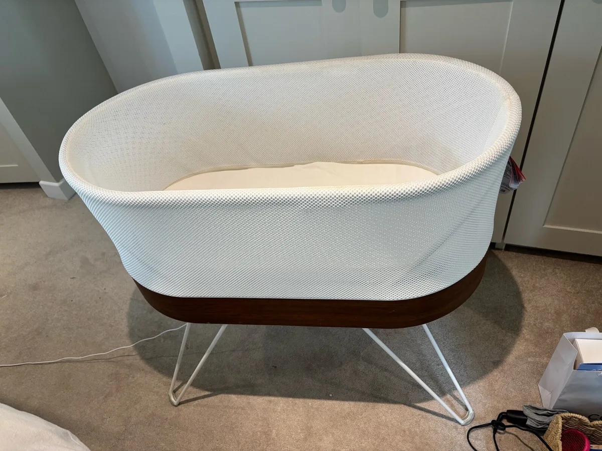 Snoo Smart Baby Crib Excellent Condition - Image 3