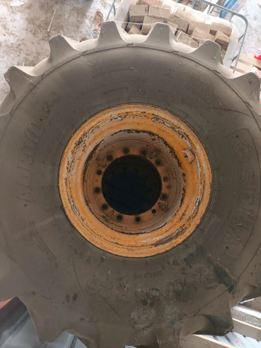 750/65R/26 tyres and rims. - Image 4