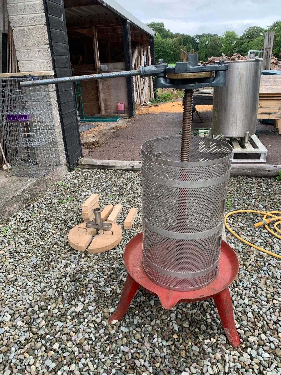 Fruit press - Image 1