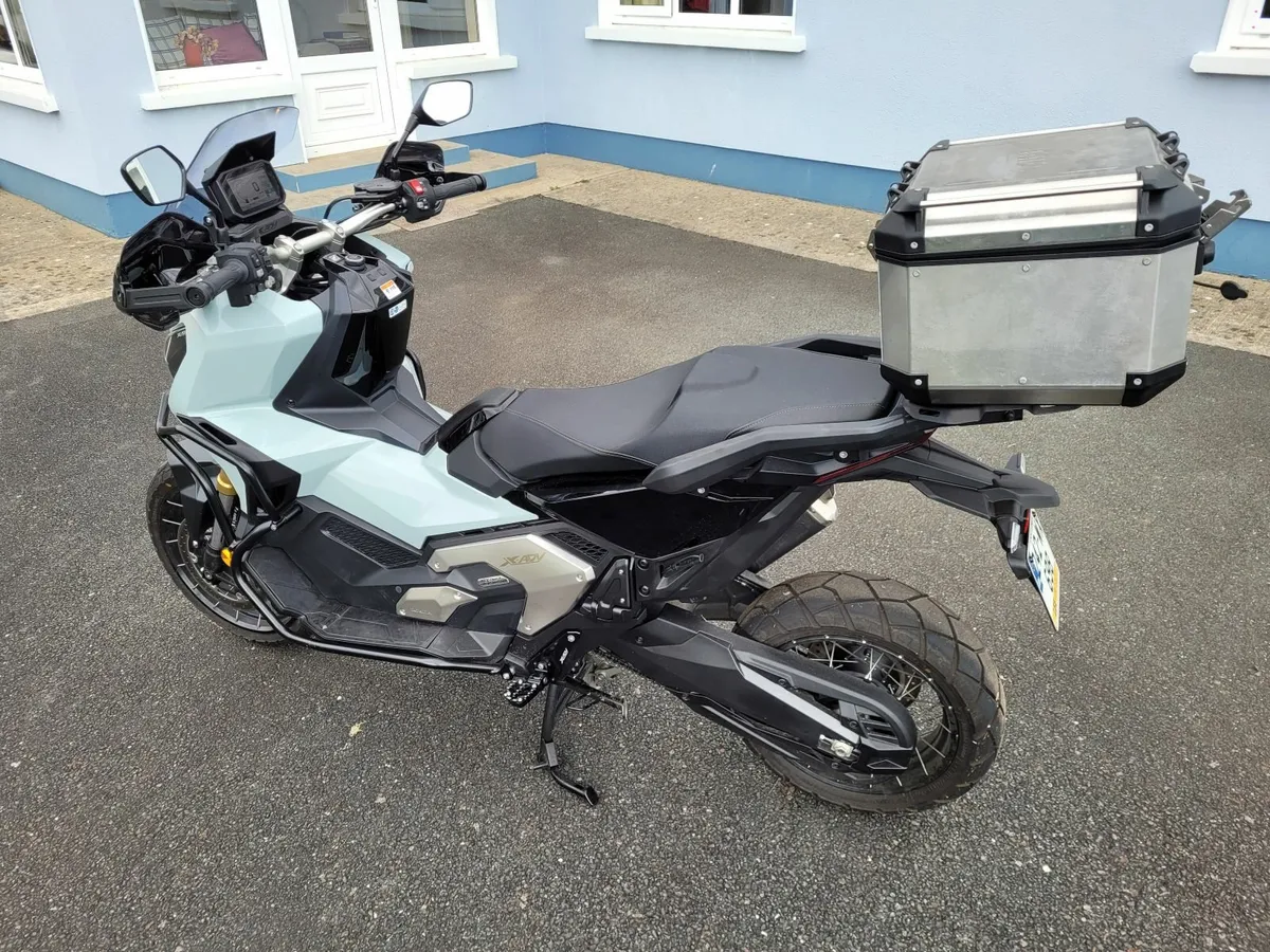 Honda XADV 2024 motorbike - Image 2