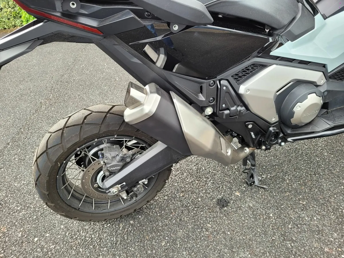 Honda XADV 2024 motorbike - Image 3