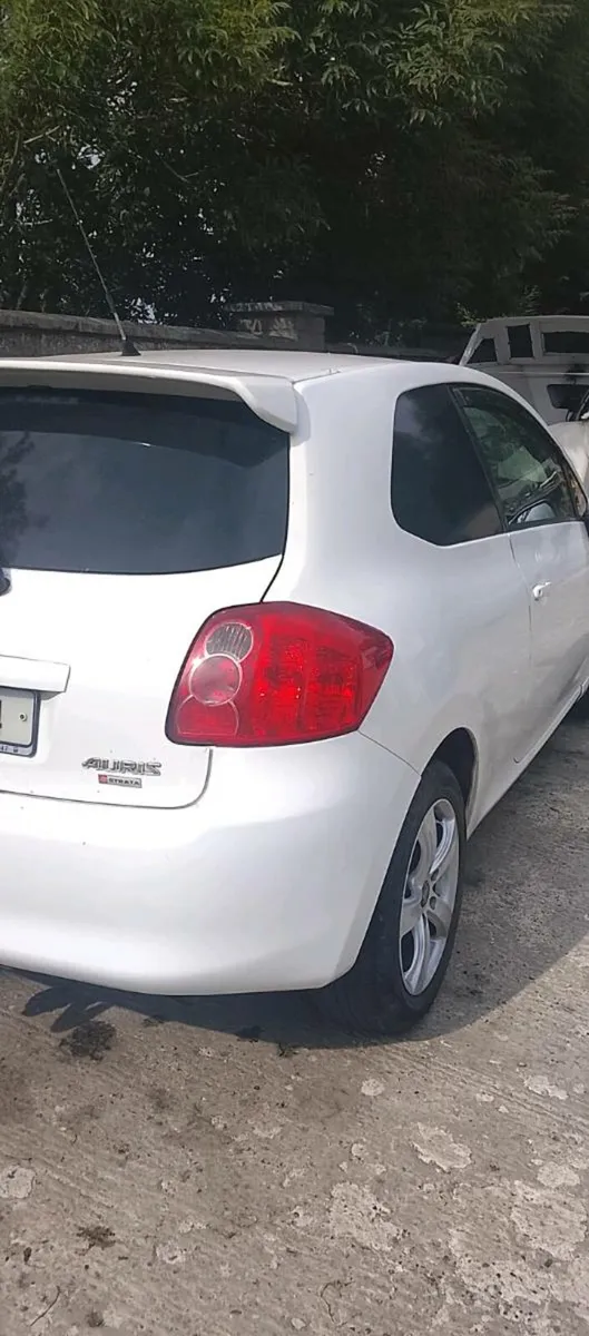 Toyota Auris van - Image 2