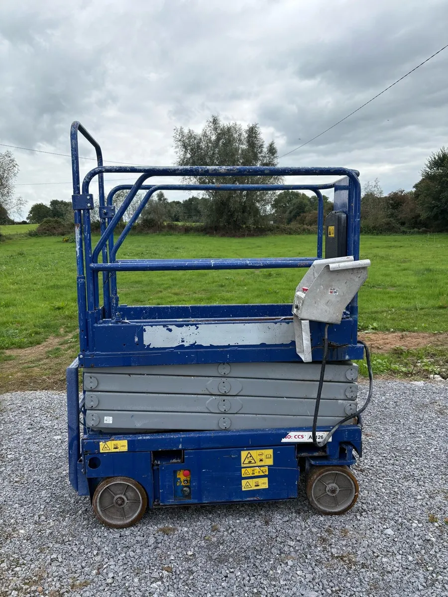 19ft Electric Scissors Lift - Image 1