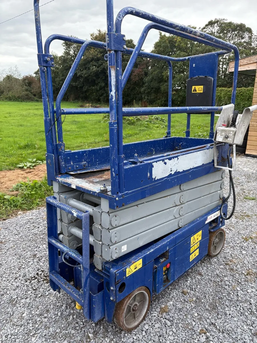 19ft Electric Scissors Lift - Image 2