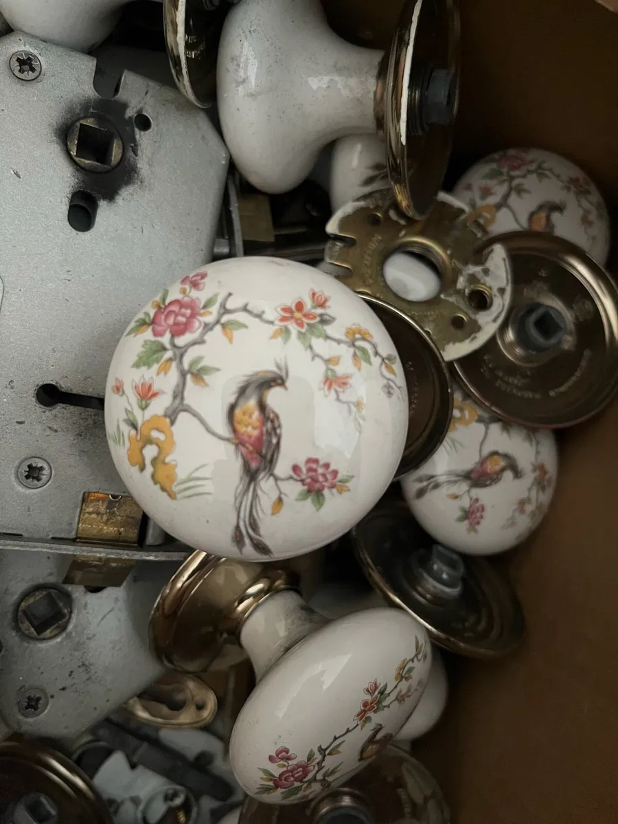 Ceramic door knobs, bird design - Image 2