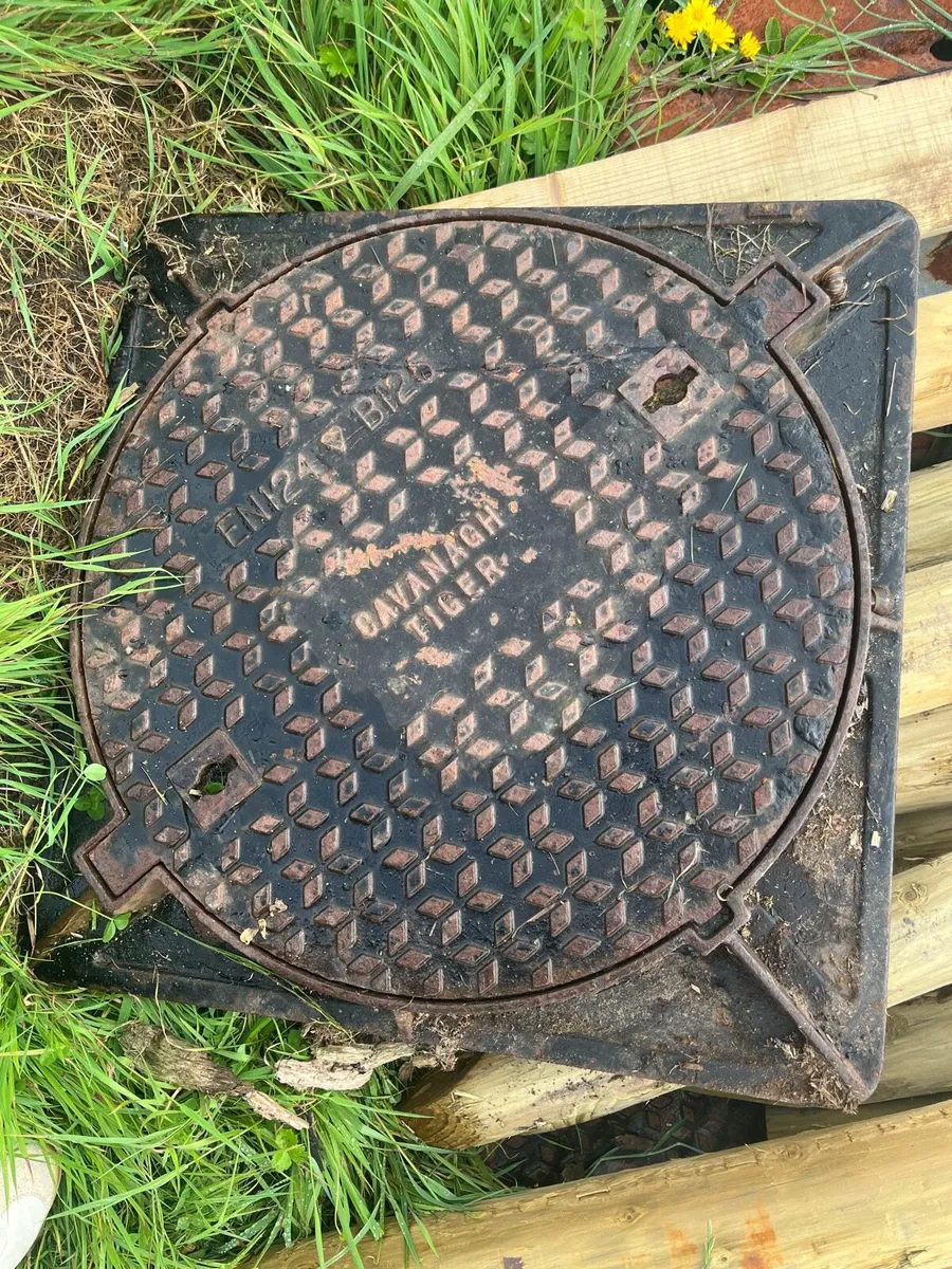 2 man hole covers - Image 2