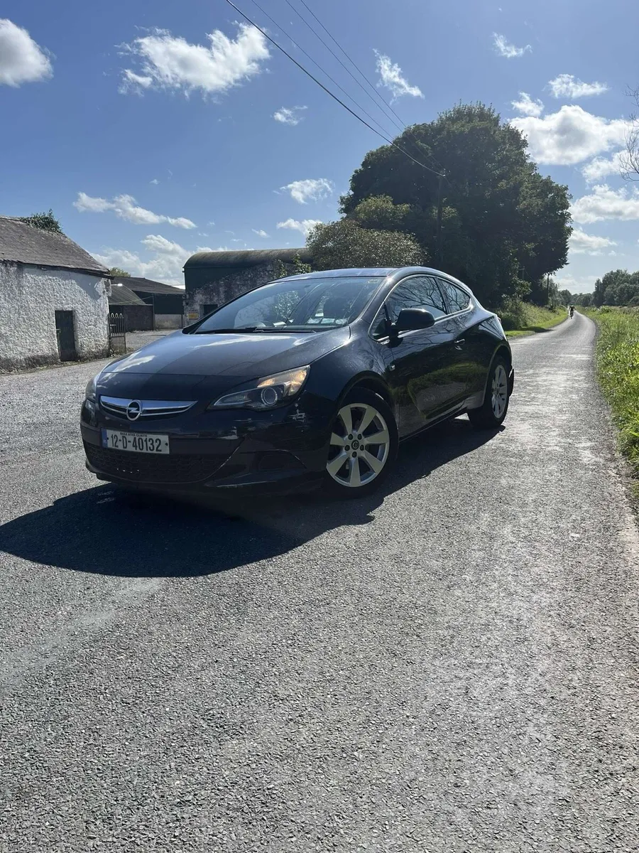 Opel Astra GTC sport - Image 1