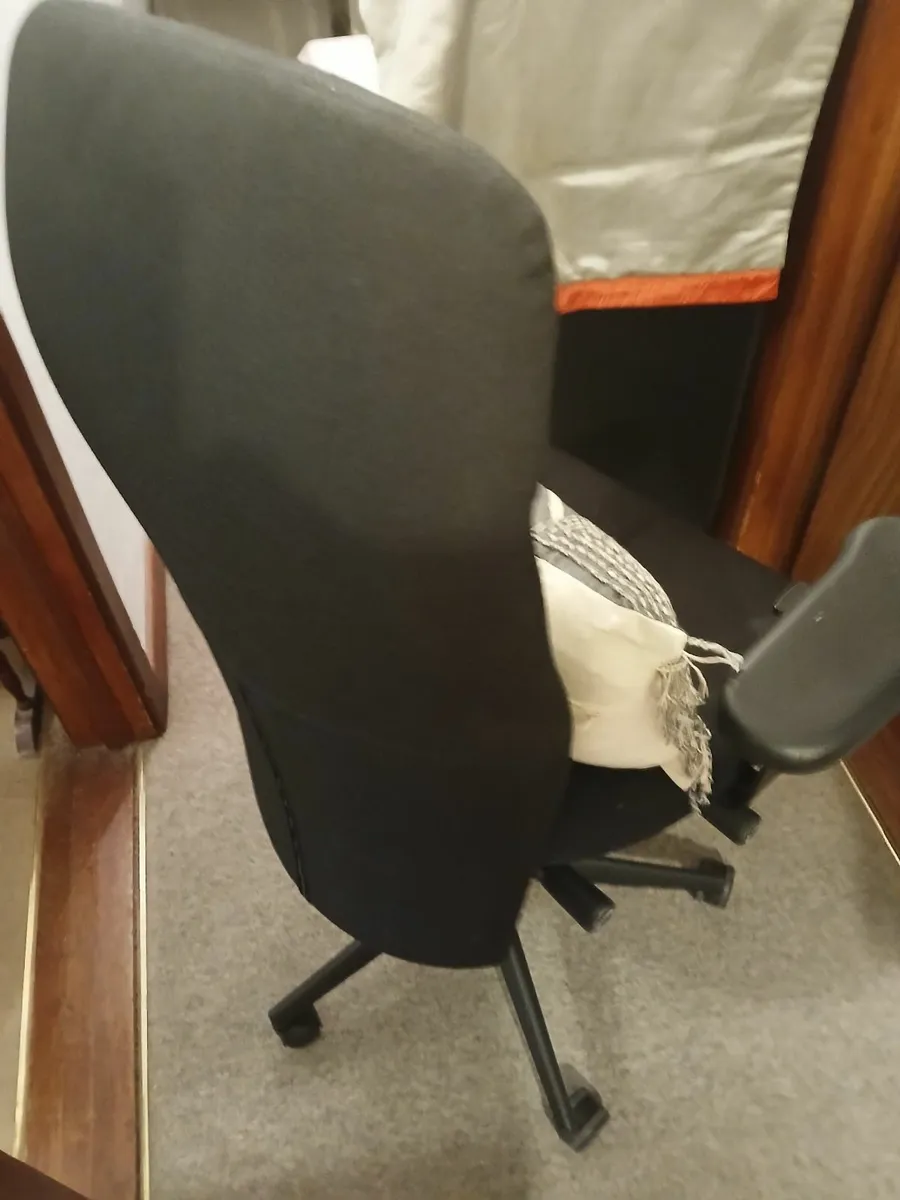 Office desk /office chair ..commercial..delivered - Image 2