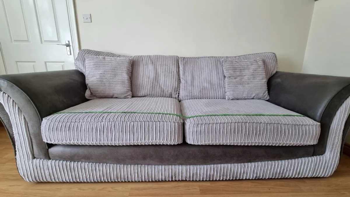 Sofa/couch - Image 1