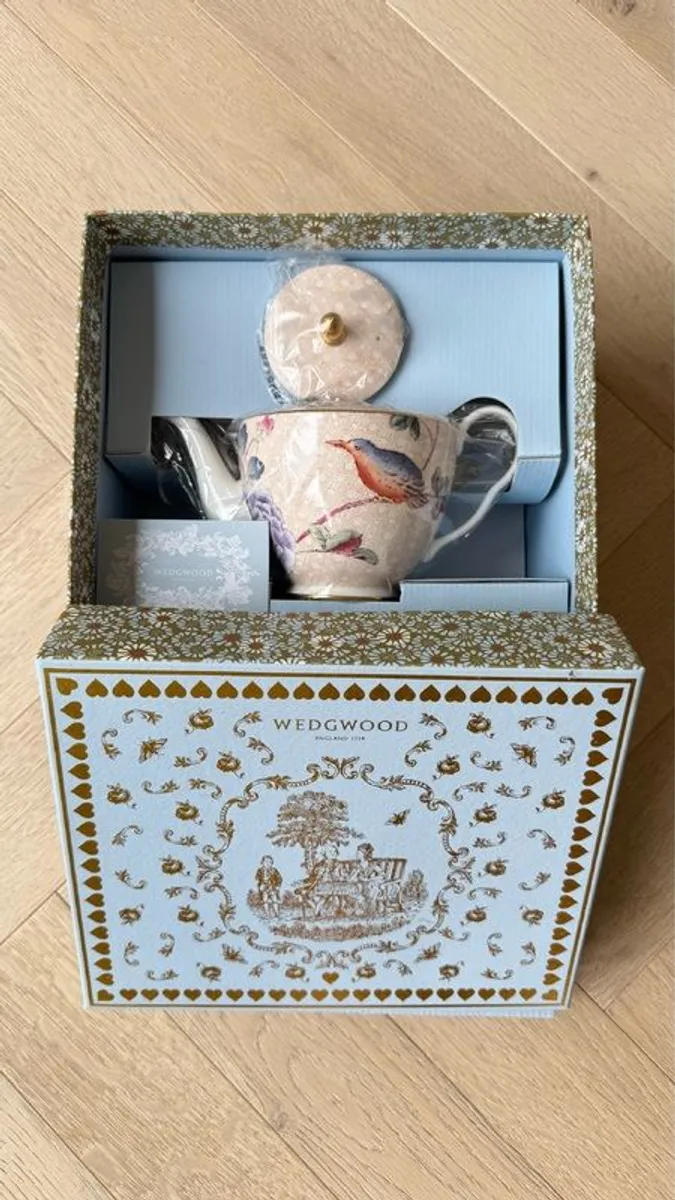 Wedgewood Teapot - Image 4