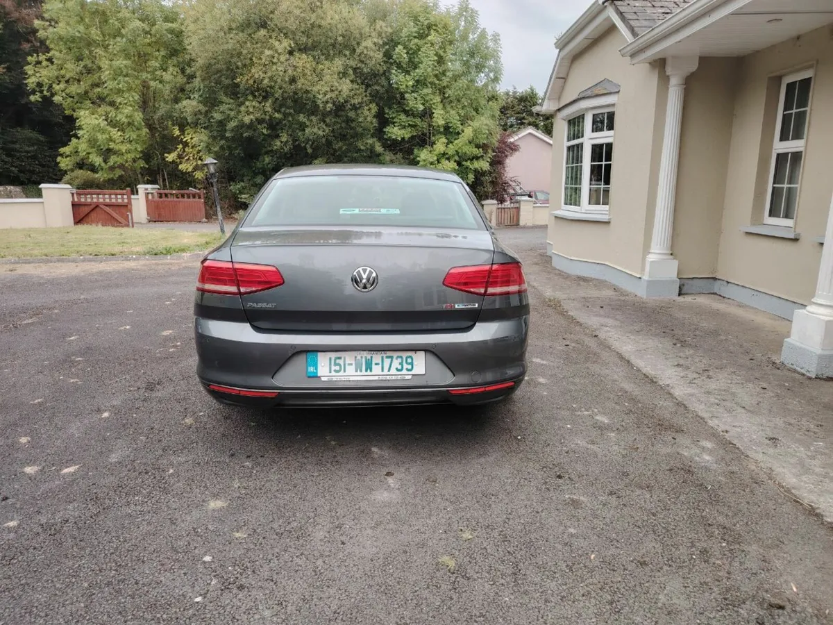 Volkswagen Passat 2015 - Image 2