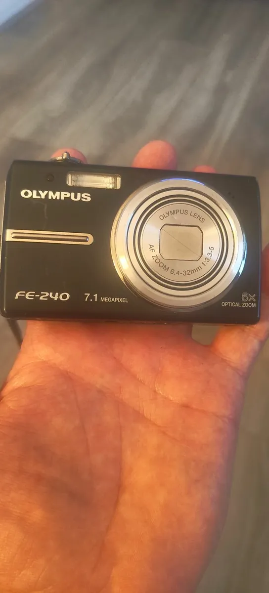 Olympus FE-240 5X  Optical Zoom  Camera - Image 2