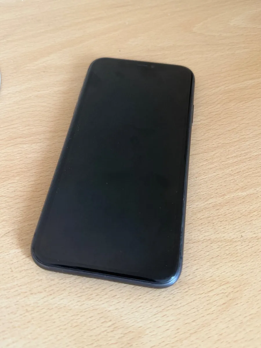 iPhone 11 - Image 3