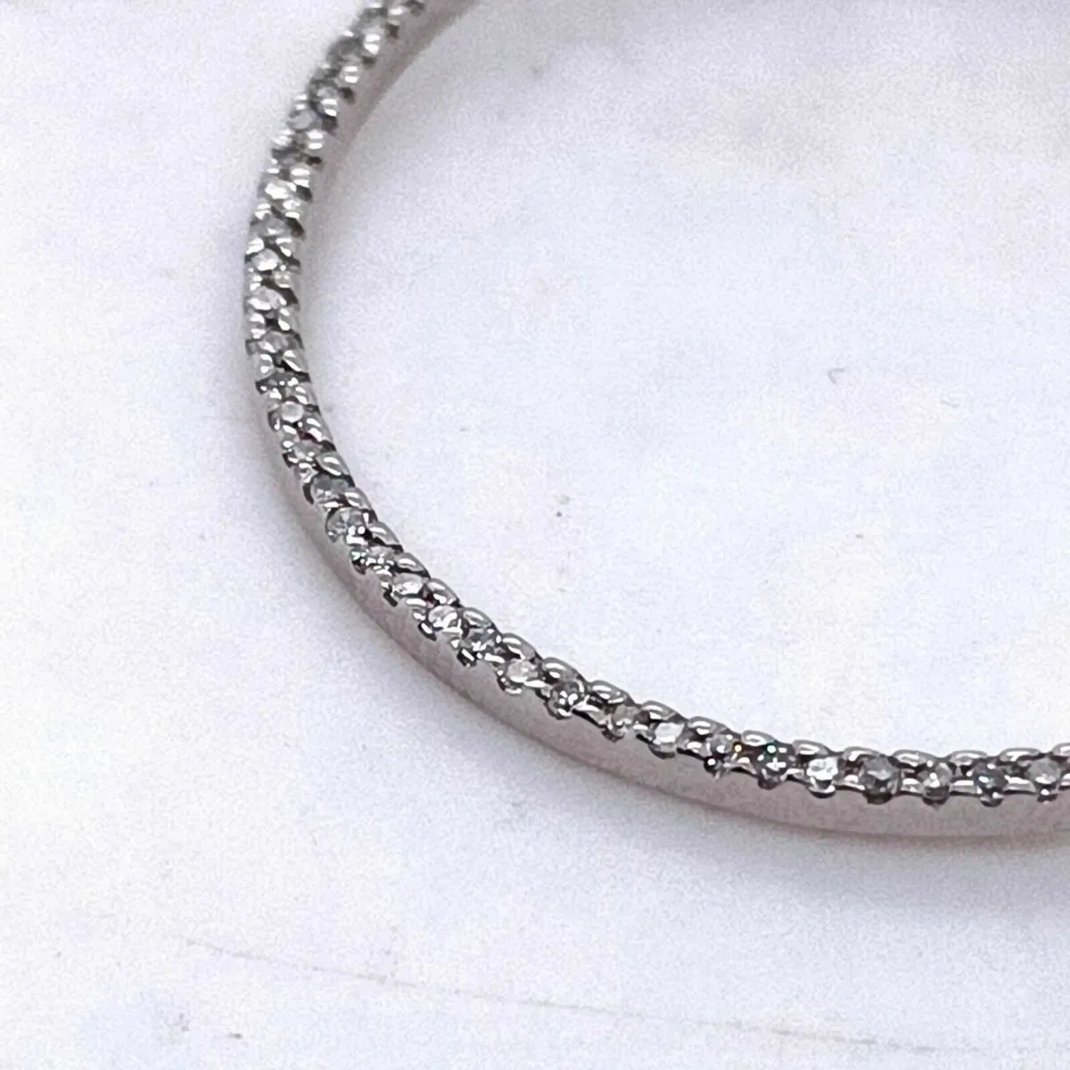14k White Gold & Diamond Circle Pendant - Image 3