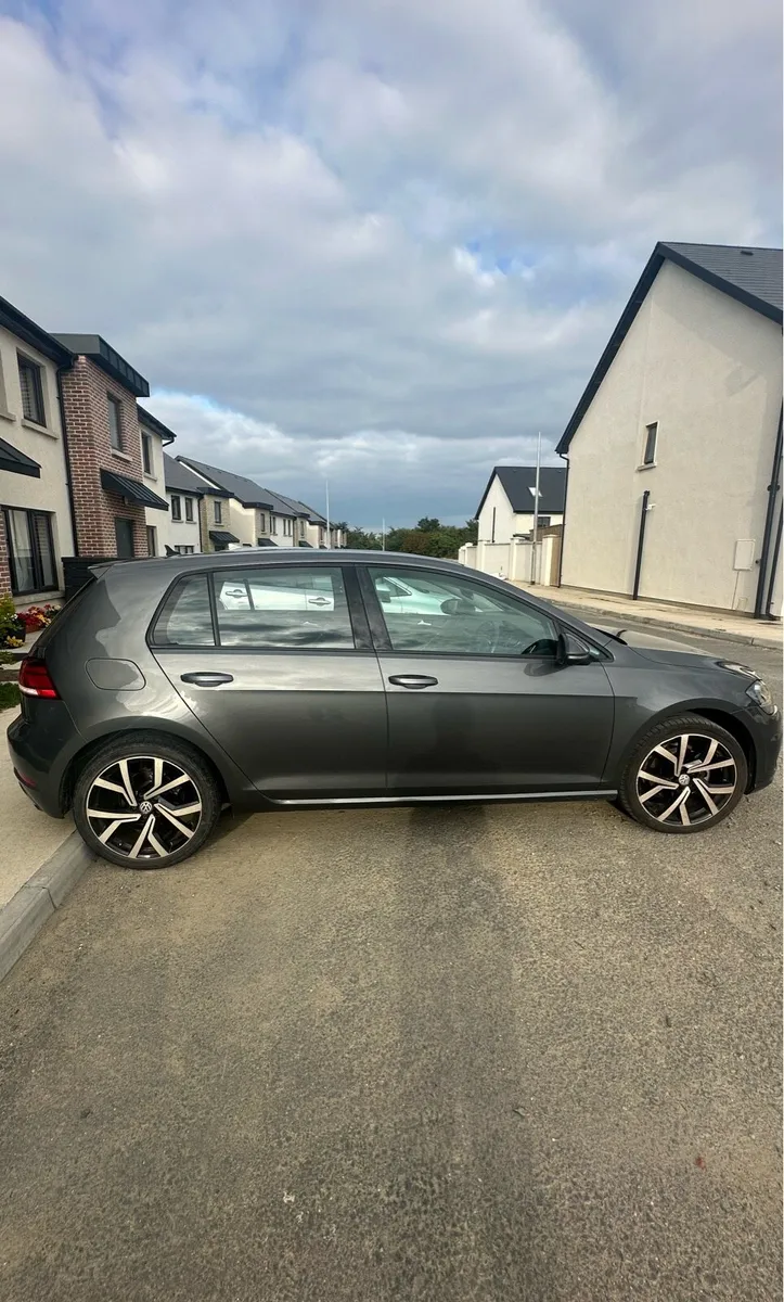 2017 Volkswagen Golf TDI - Image 2