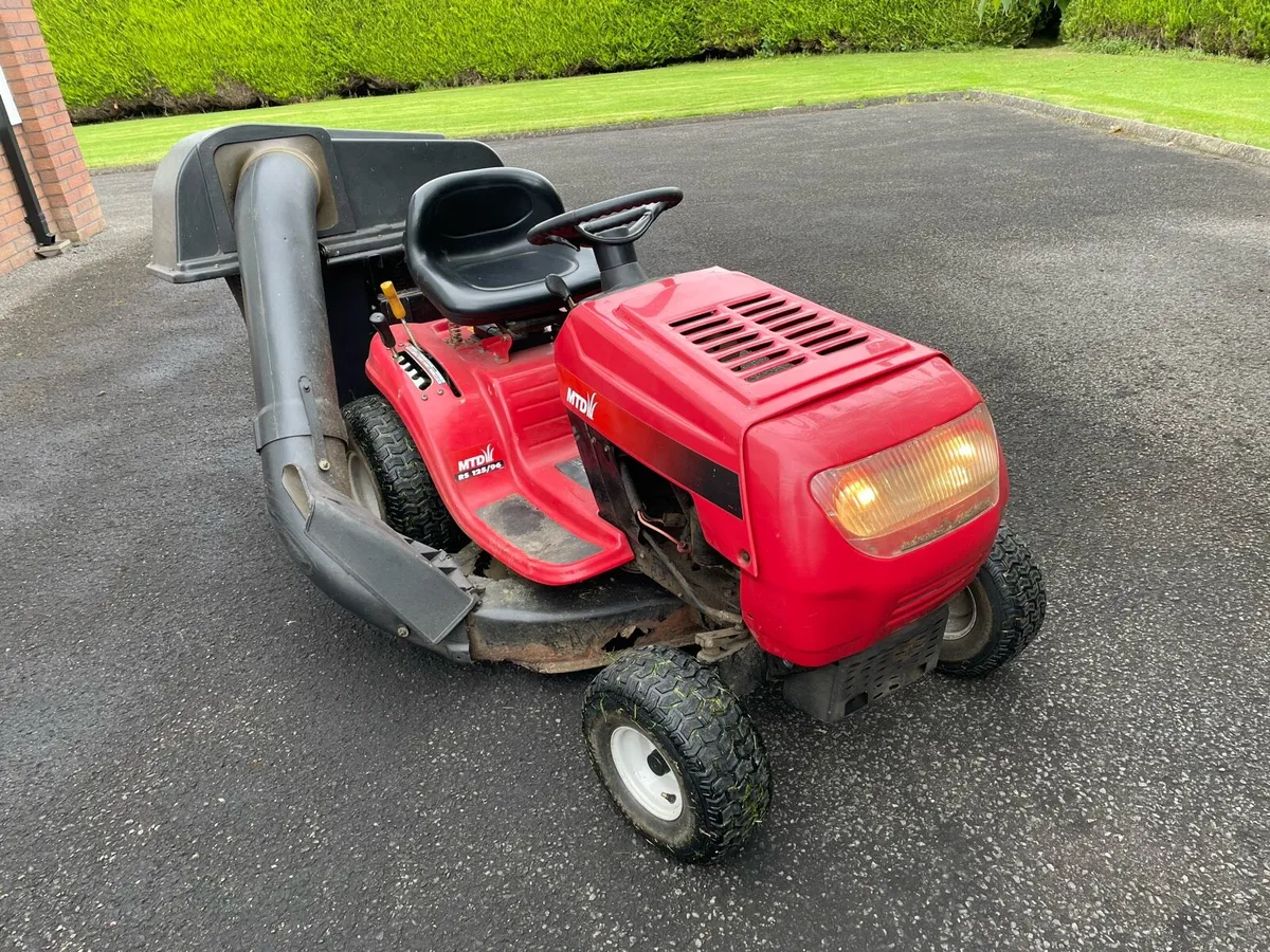 Petrol ride on lawnmower - Image 1