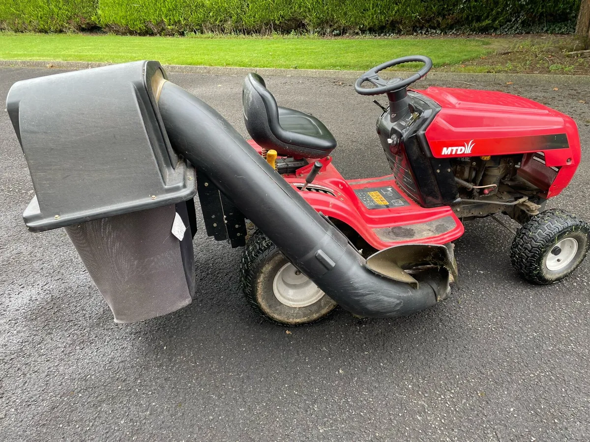 Petrol ride on lawnmower - Image 2