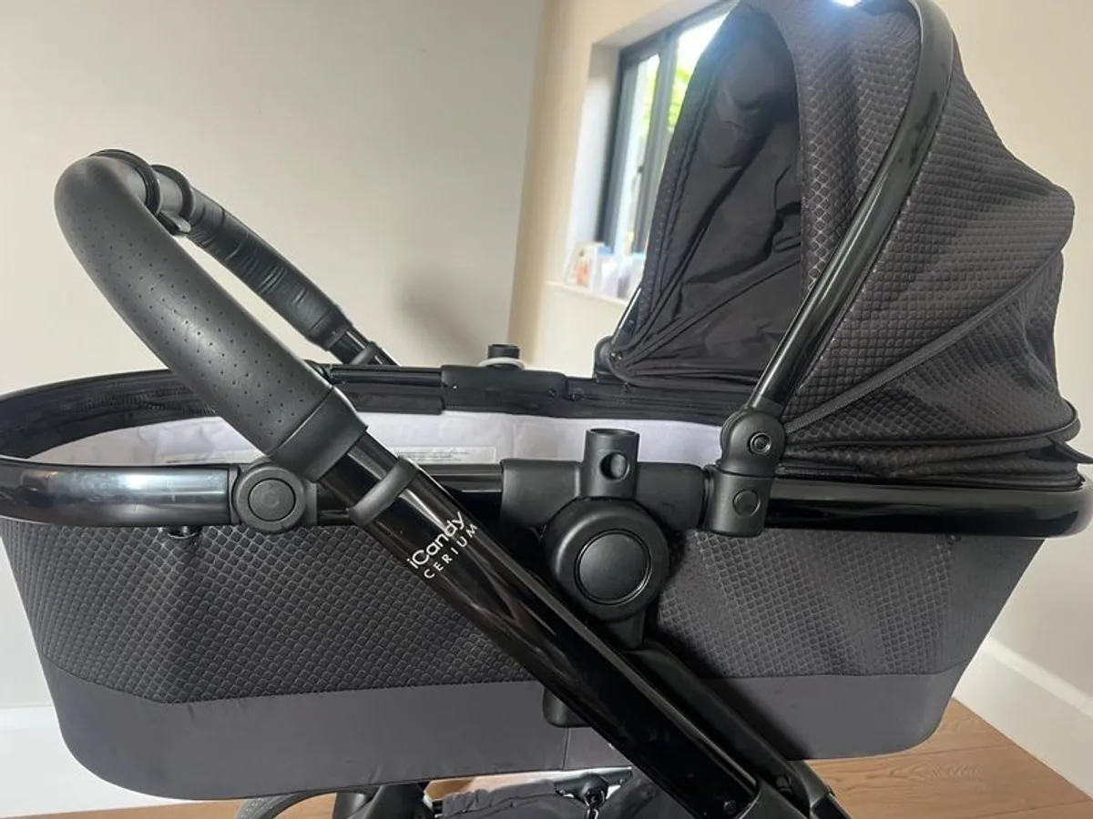 I Candy Travel System - Image 1