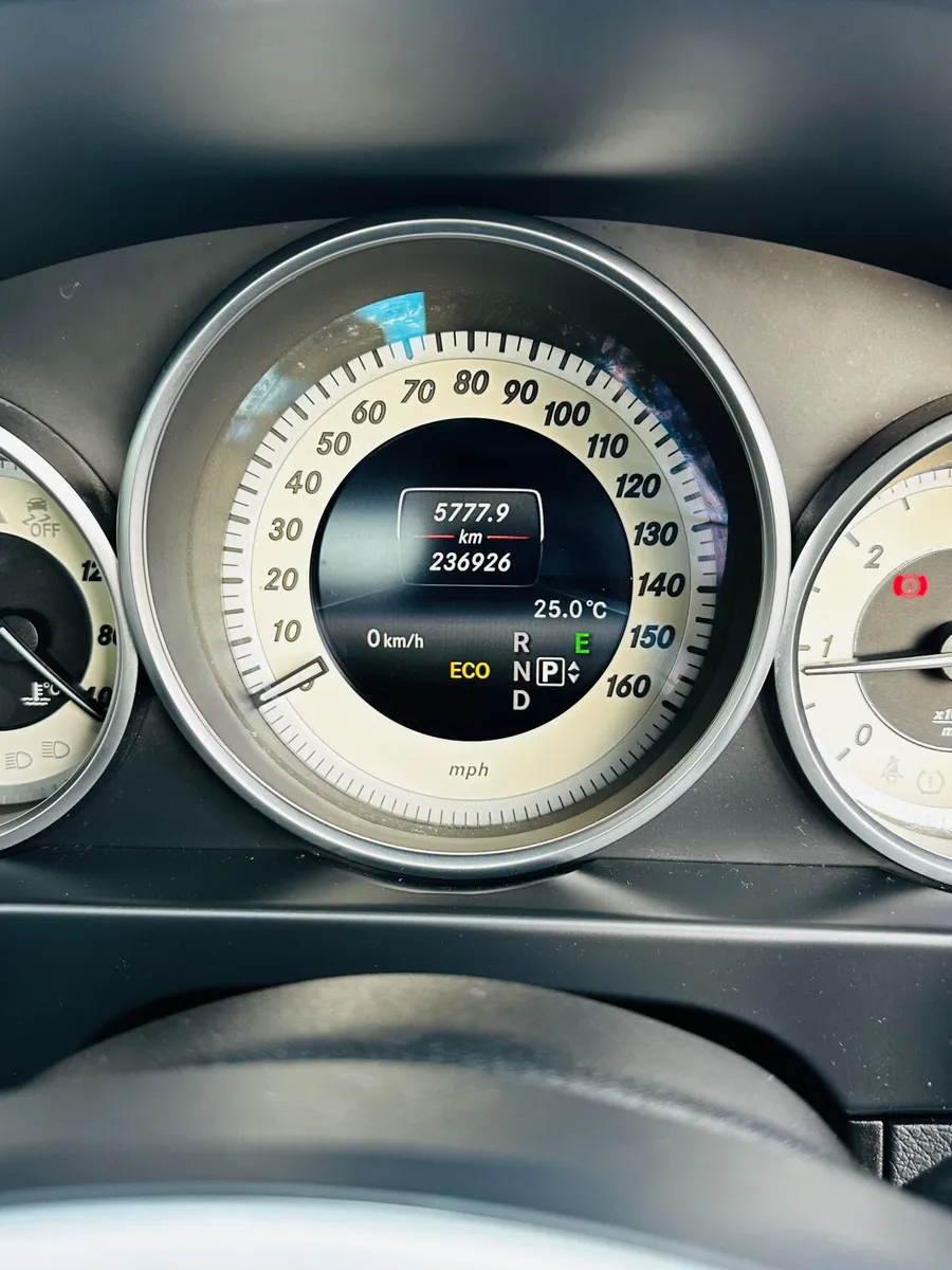 Mercedes-Benz E-Class 2014 - Image 2
